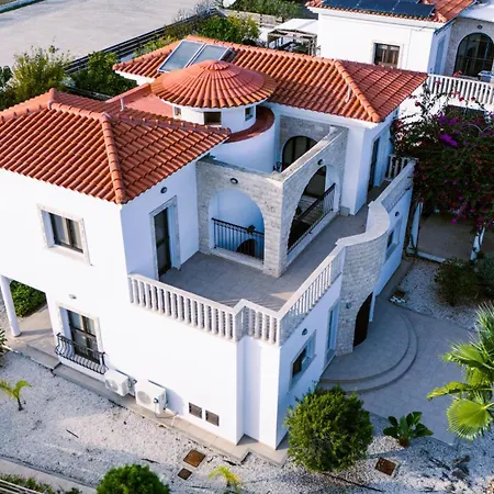 Beachfront With Private Pool And Exotic Fruit Garden فيلة