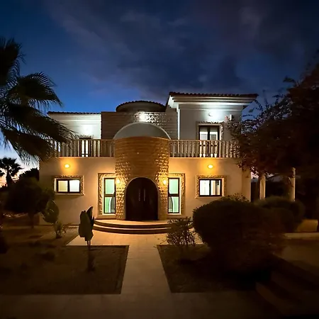 Beachfront With Private Pool And Exotic Fruit Garden بيلا