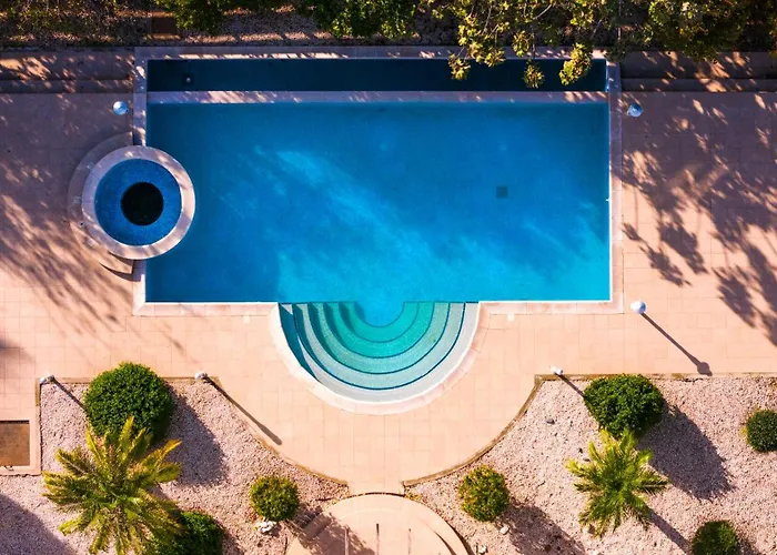 Beachfront With Private Pool And Exotic Fruit Garden *