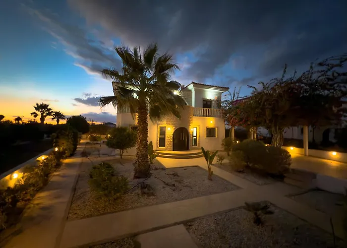 Beachfront With Private Pool And Exotic Fruit Garden * بيلا