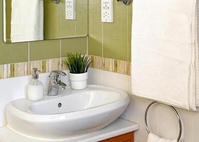 Beachfront With Private Pool And Exotic Fruit Garden 别墅 皮拉